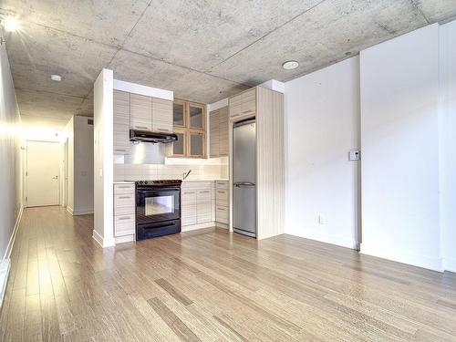 Living room - 220-1414 Rue Chomedey, Montréal (Ville-Marie), QC - Indoor Photo Showing Kitchen