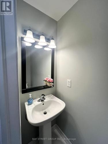 22 Arundel Drive, Vaughan, ON - Indoor Photo Showing Bathroom