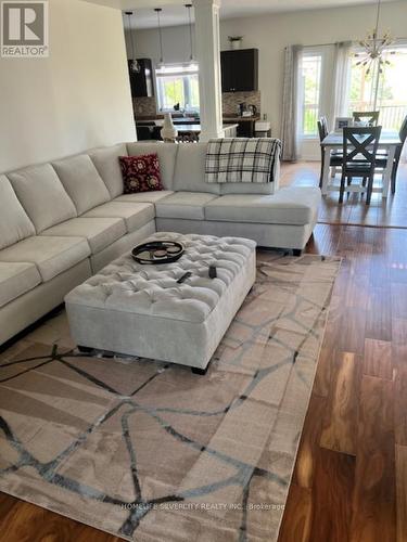 66 Preston (Upper) Road, Orangeville, ON - Indoor Photo Showing Living Room