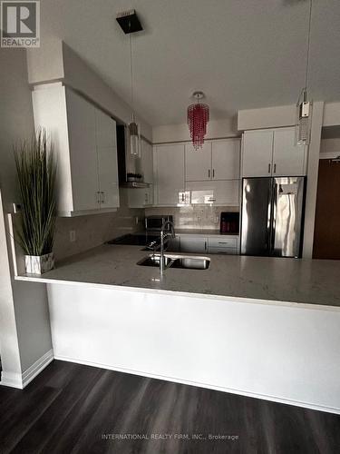 129 - 128 Grovewood Common Court, Oakville, ON - Indoor Photo Showing Kitchen With Double Sink