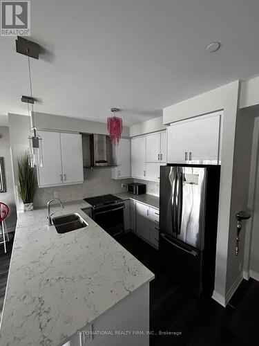 129 - 128 Grovewood Common Court, Oakville, ON - Indoor Photo Showing Kitchen With Double Sink