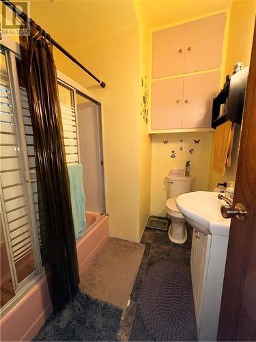 24 Marlborough Street S, Cornwall, ON - Indoor Photo Showing Bathroom