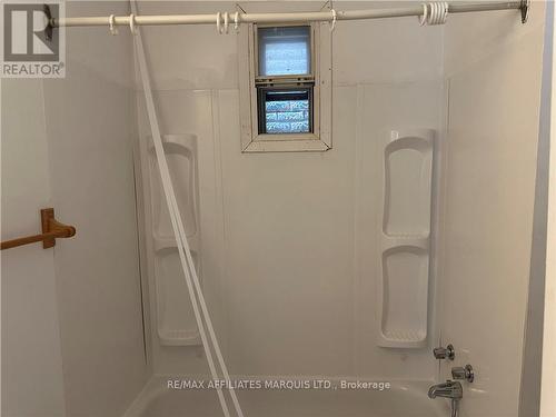 24 Marlborough Street S, Cornwall (717 - Cornwall), ON - Indoor Photo Showing Bathroom