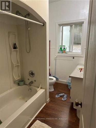 24 Marlborough Street S, Cornwall (717 - Cornwall), ON - Indoor Photo Showing Bathroom