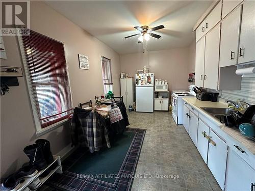 24 Marlborough Street S, Cornwall (717 - Cornwall), ON - Indoor Photo Showing Kitchen