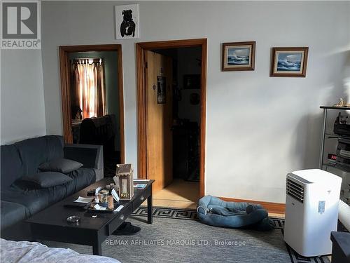 24 Marlborough Street S, Cornwall (717 - Cornwall), ON - Indoor Photo Showing Living Room