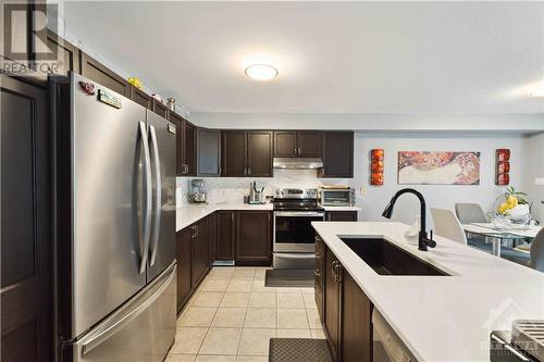 4220 Kelly Farm Drive, Ottawa, ON - Indoor Photo Showing Kitchen With Upgraded Kitchen