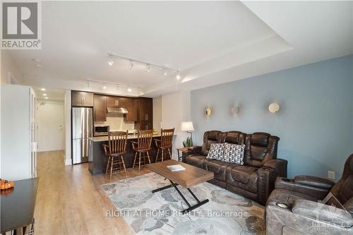 506 - 131 Holland Avenue, Ottawa, ON - Indoor Photo Showing Living Room