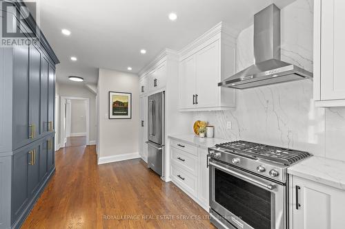 183 Lawrence Avenue E, Toronto, ON - Indoor Photo Showing Kitchen With Upgraded Kitchen