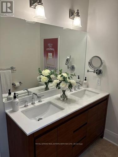 183 Lawrence Avenue E, Toronto, ON - Indoor Photo Showing Bathroom