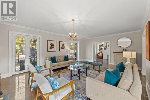 183 Lawrence Avenue E, Toronto, ON - Indoor Photo Showing Living Room