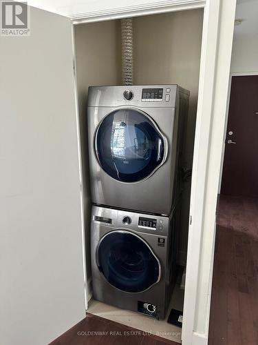 613 - 676 Sheppard Avenue E, Toronto, ON - Indoor Photo Showing Laundry Room