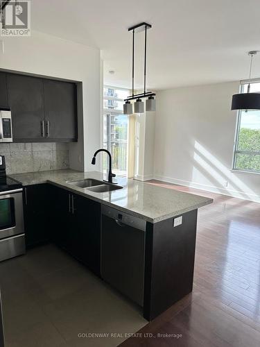 613 - 676 Sheppard Avenue E, Toronto, ON - Indoor Photo Showing Kitchen With Double Sink With Upgraded Kitchen