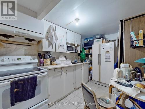 83 Glen Springs Drive, Toronto, ON - Indoor Photo Showing Kitchen