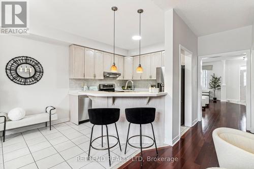 48 Catalina Crescent, Richmond Hill, ON - Indoor Photo Showing Kitchen