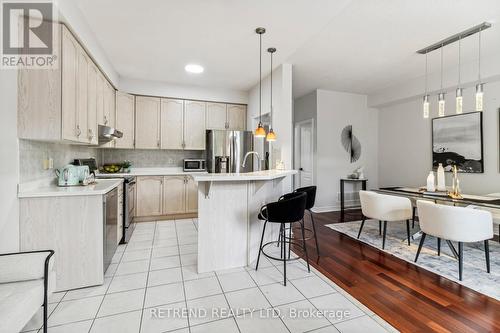 48 Catalina Crescent, Richmond Hill, ON - Indoor Photo Showing Kitchen With Stainless Steel Kitchen With Upgraded Kitchen