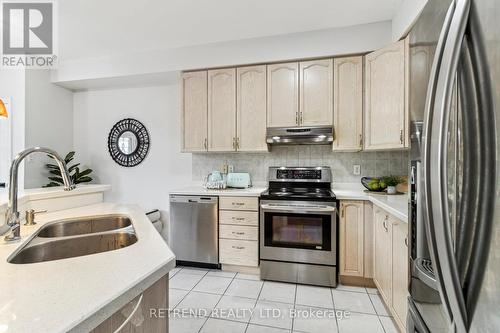 48 Catalina Crescent, Richmond Hill, ON - Indoor Photo Showing Kitchen With Stainless Steel Kitchen With Double Sink