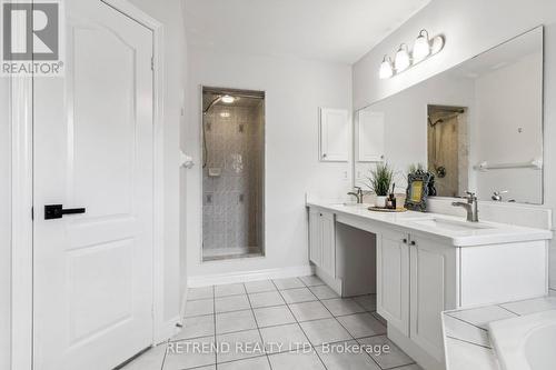 48 Catalina Crescent, Richmond Hill, ON - Indoor Photo Showing Bathroom