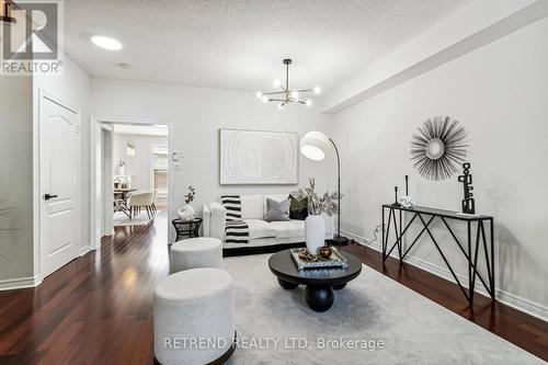 48 Catalina Crescent, Richmond Hill, ON - Indoor Photo Showing Living Room