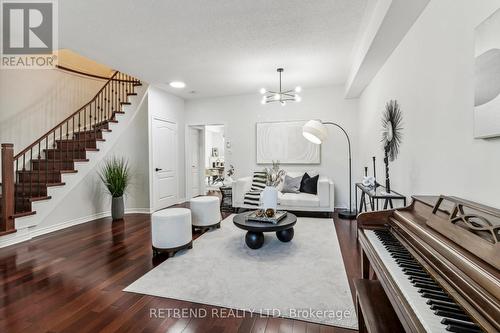 48 Catalina Crescent, Richmond Hill, ON - Indoor Photo Showing Other Room