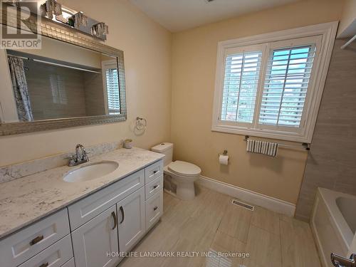 (Upper) 3485 Kelso Crescent, Mississauga, ON - Indoor Photo Showing Bathroom