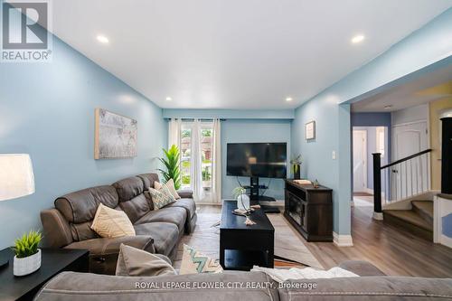 128 Fanshawe Drive, Brampton, ON - Indoor Photo Showing Living Room