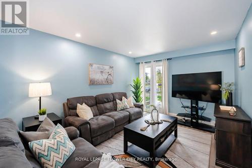 128 Fanshawe Drive, Brampton, ON - Indoor Photo Showing Living Room