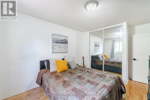 128 Fanshawe Drive, Brampton, ON - Indoor Photo Showing Bedroom