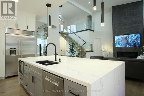 118 Barton Boulevard, Blue Mountains, ON - Indoor Photo Showing Kitchen With Double Sink With Upgraded Kitchen