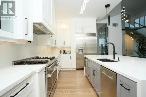 118 Barton Boulevard, Blue Mountains, ON - Indoor Photo Showing Kitchen With Double Sink With Upgraded Kitchen