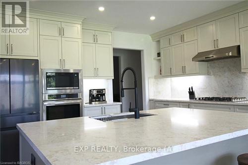 135 Old Highway #26, Meaford, ON - Indoor Photo Showing Kitchen With Upgraded Kitchen