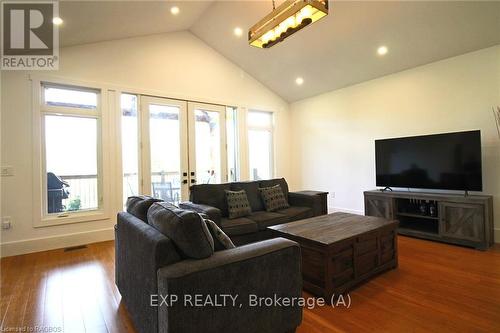 135 Old Highway #26, Meaford, ON - Indoor Photo Showing Living Room