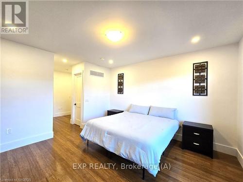 135 Old Highway #26, Meaford, ON - Indoor Photo Showing Bedroom