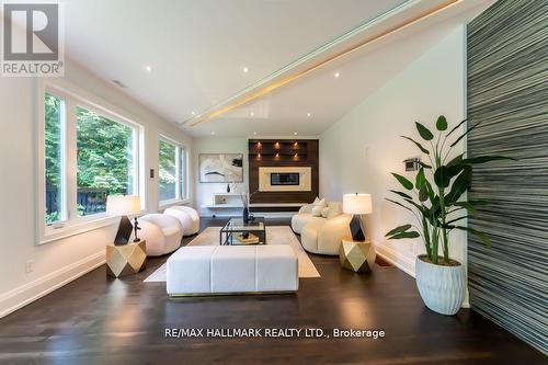 17 Hammok Crescent, Markham, ON - Indoor Photo Showing Living Room