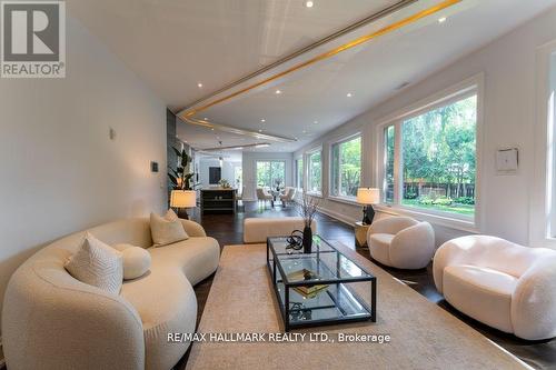 17 Hammok Crescent, Markham, ON - Indoor Photo Showing Living Room