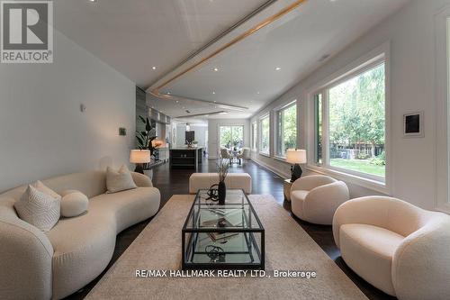 17 Hammok Crescent, Markham, ON - Indoor Photo Showing Living Room