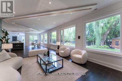 17 Hammok Crescent, Markham, ON - Indoor Photo Showing Living Room