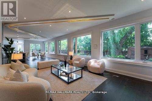 17 Hammok Crescent, Markham, ON - Indoor Photo Showing Living Room