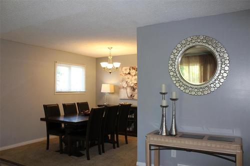 47 Thornhill Bay, Winnipeg, MB - Indoor Photo Showing Dining Room