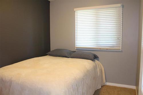 47 Thornhill Bay, Winnipeg, MB - Indoor Photo Showing Bedroom