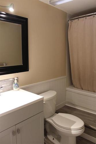 47 Thornhill Bay, Winnipeg, MB - Indoor Photo Showing Bathroom