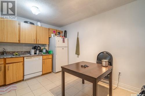 417 2410 Heseltine Road, Regina, SK - Indoor Photo Showing Kitchen