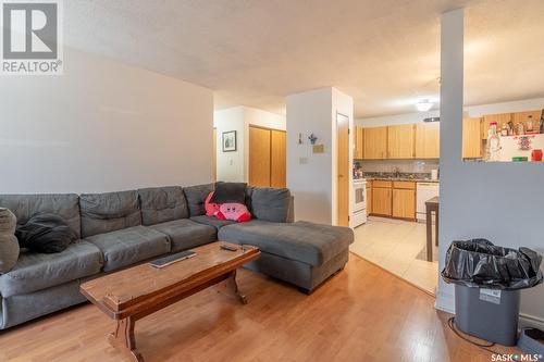 417 2410 Heseltine Road, Regina, SK - Indoor Photo Showing Living Room