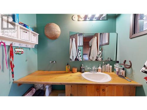 5475 Scuffi Road, 100 Mile House, BC - Indoor Photo Showing Bathroom