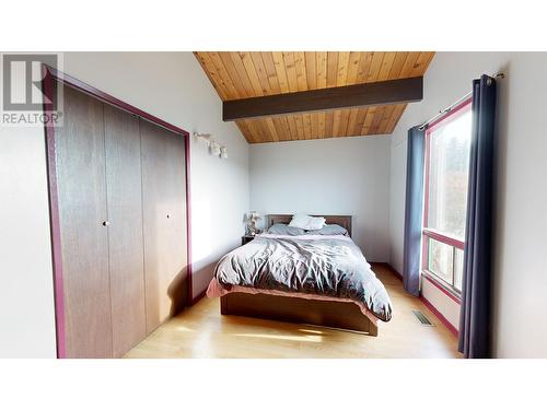 5475 Scuffi Road, 100 Mile House, BC - Indoor Photo Showing Bedroom