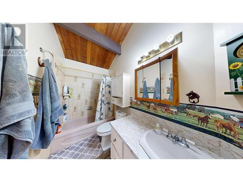 5475 Scuffi Road, 100 Mile House, BC - Indoor Photo Showing Bathroom