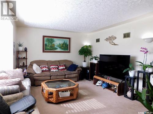 820 Coteau Street W, Moose Jaw, SK - Indoor Photo Showing Living Room