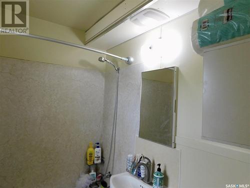 820 Coteau Street W, Moose Jaw, SK - Indoor Photo Showing Bathroom