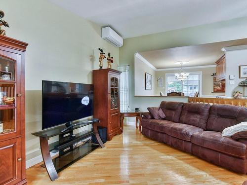 Salon - 337 Rue Courval, Boisbriand, QC - Indoor Photo Showing Living Room