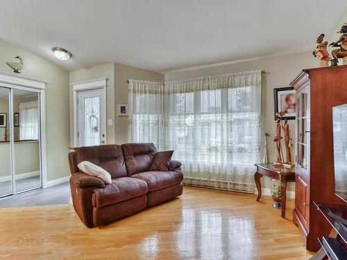 Salon - 337 Rue Courval, Boisbriand, QC - Indoor Photo Showing Living Room